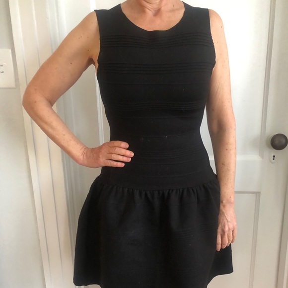 Maje Sleeveless Figure Hugging Black Dress - Picture 2 of 7